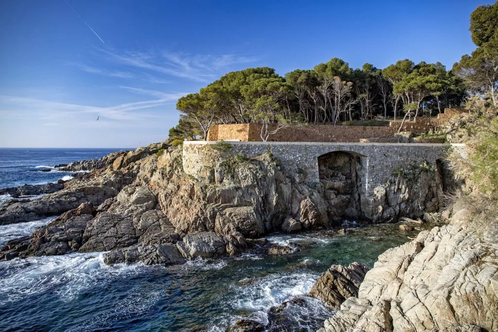 Прогулка вдоль Camino de Ronda в Сагаро