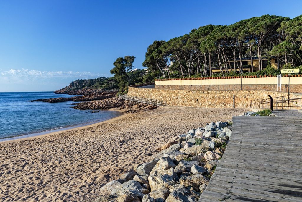 Promenade le long de la mer de S’Agaro à Sant Feliu de Guixols
