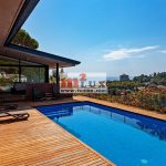 Villa moderne avec vue sur la mer dans l'urbanisation Mas Vila, Calonge, Costa Brava, Espagne.