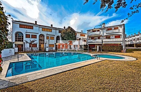 Maison de ville confortable avec 4 chambres à Playa de Aro, Costa Brava, Espagne.