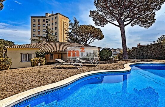 Location courte durée &#8211; maison avec 4 chambres à distance de marche de la mer à Playa de Aro, Costa Brava, Espagne.