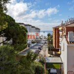 Maison de ville avec vue sur la mer et licence touristique à Lloret de Mar, Costa Brava, Espagne.