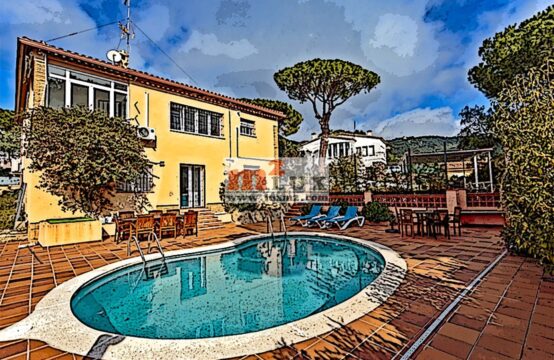 Maison à deux étages avec 5 chambres à Santa Cristina de Aro, Costa Brava, Espagne.